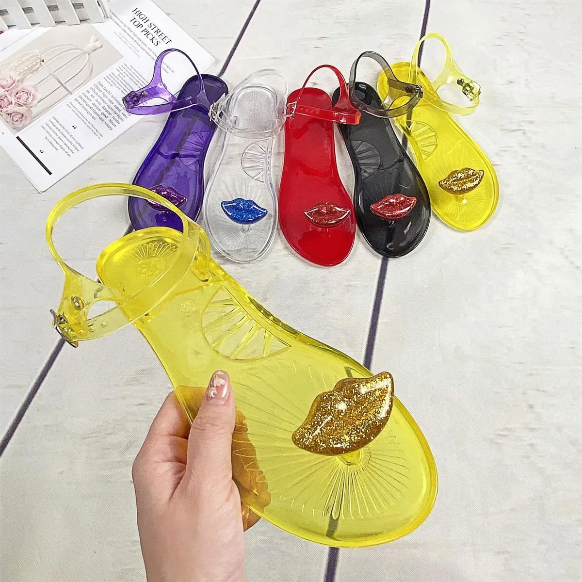 Women Casual Red Lip Print Non-Slip Flat Sandals Plus Size