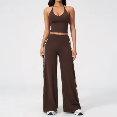 Conjunto de dos piezas de top de cuello alto y pantalón deportivo para mujer, ideal para yoga.