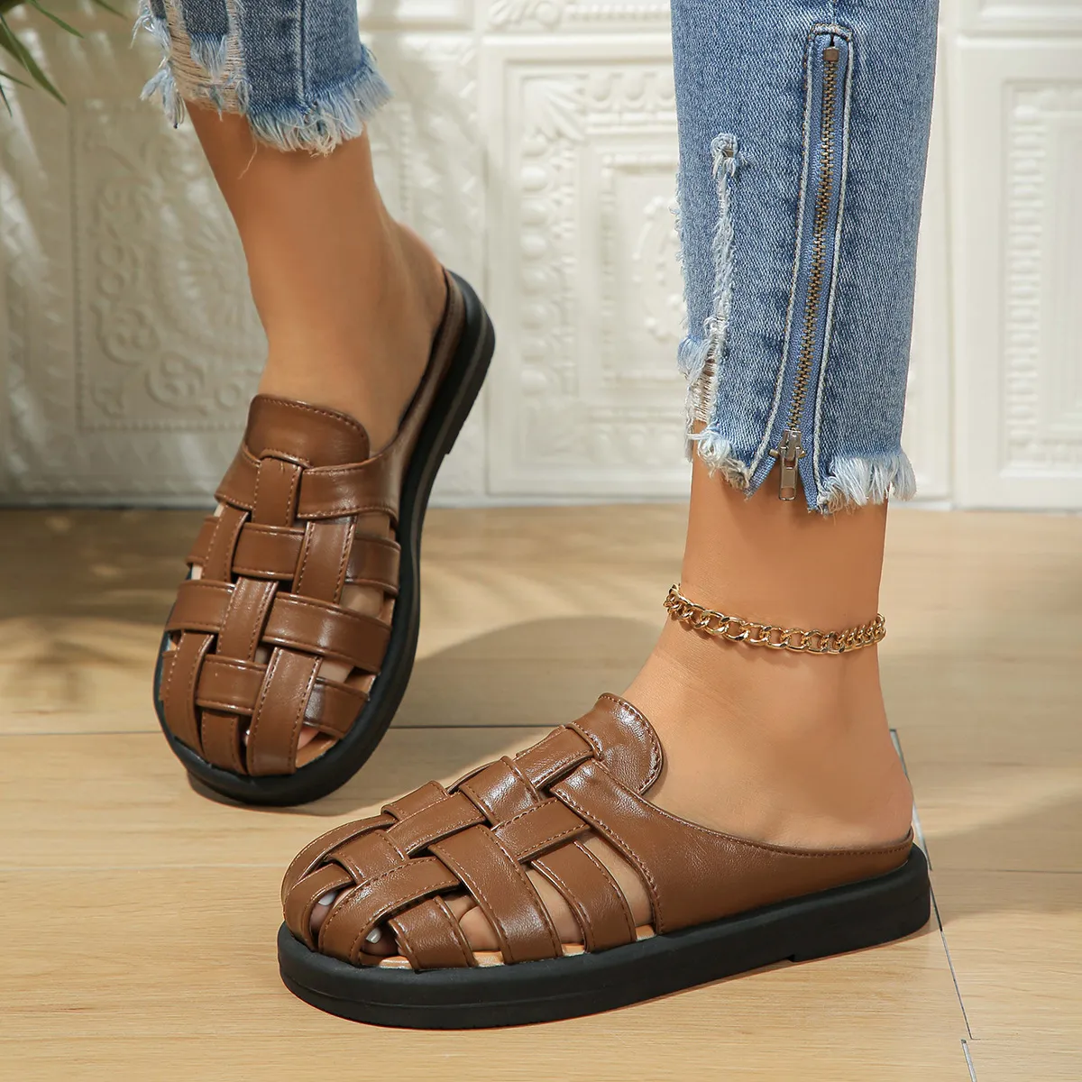 Women Fashion Casual Solid Color Breathable Roman Woven Flat PU Sandals