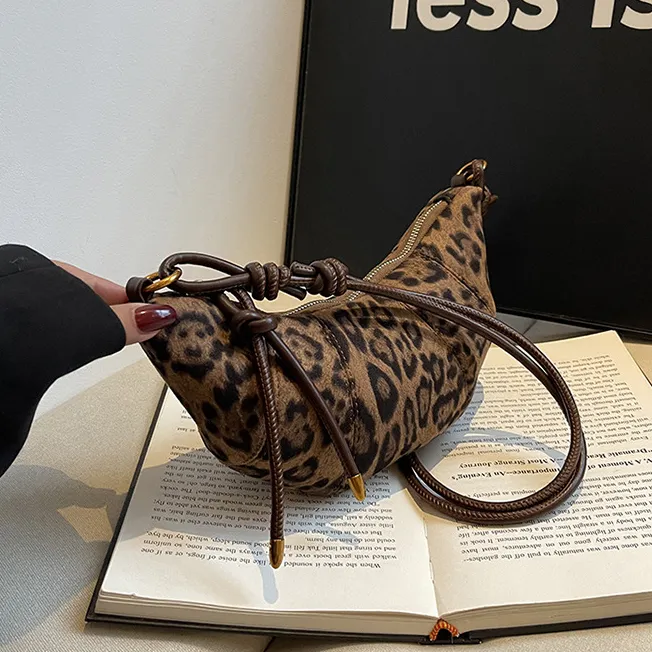 Women Fashion Retro Leopard Suede Crossbody Bag with Zipper Closure Mini Size 12x29x4cm