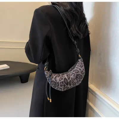 Women Fashion Casual Retro Leopard Print PU Leather Shoulder Bag Dumpling Bag 11x25x9cm