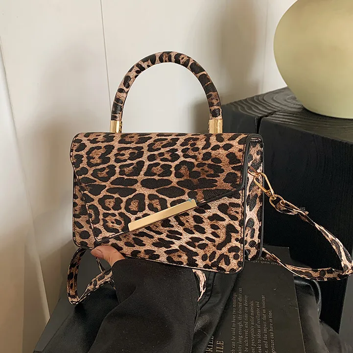 Women Fashion Casual Leopard Chain Crossbody Bag