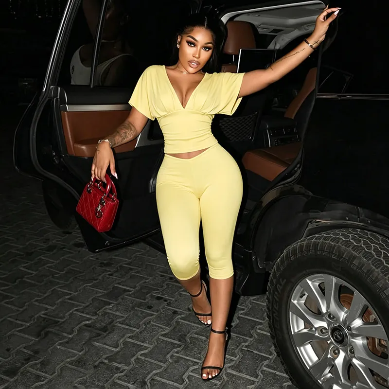 Women Fashion Solid Color V-Neck Pleated Half-Sleeve Top And Cropped Pants Two-Piece Set