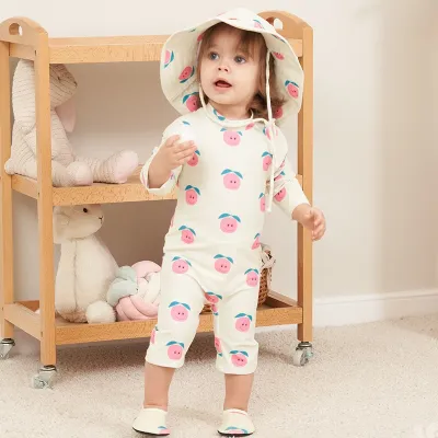 Conjunto de dos piezas de traje de baño de manga larga con gorro y estampado de moda para bebés, niños y niñas.
