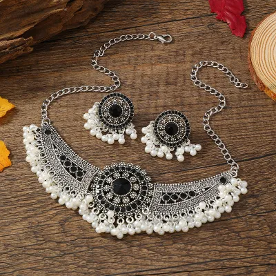 Women Artistic Retro Pearl Rhinestone Necklace Earrings Two-Piece Jewelry Set