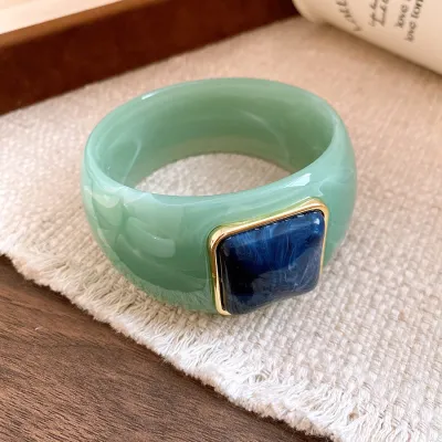 Women's Fashion Acrylic Square Gradient Bracelet