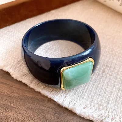 Women's Fashion Acrylic Square Gradient Bracelet