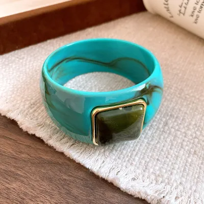 Women's Fashion Acrylic Square Gradient Bracelet