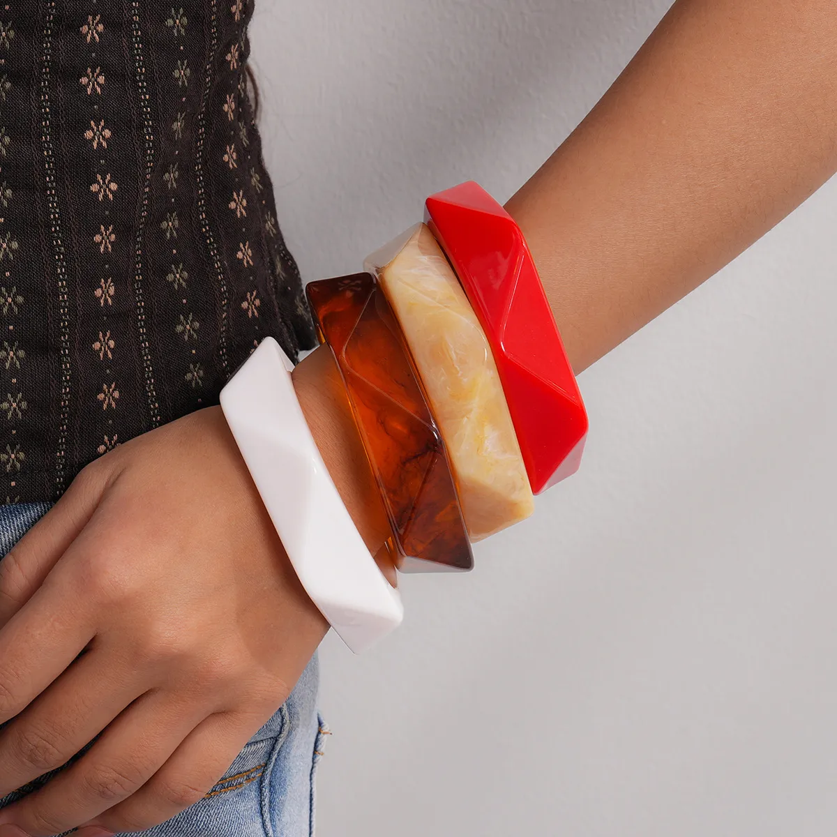 Women's Fashion Irregular Resin Round Halo Bracelet