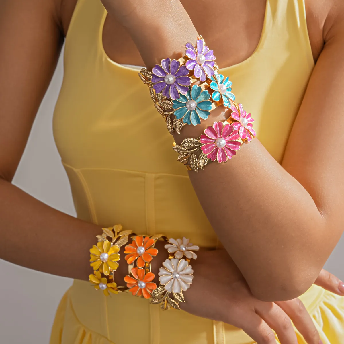 Women Fashion Metallic Oil-Dropping Pearl Floral Double-Layer Bracelet