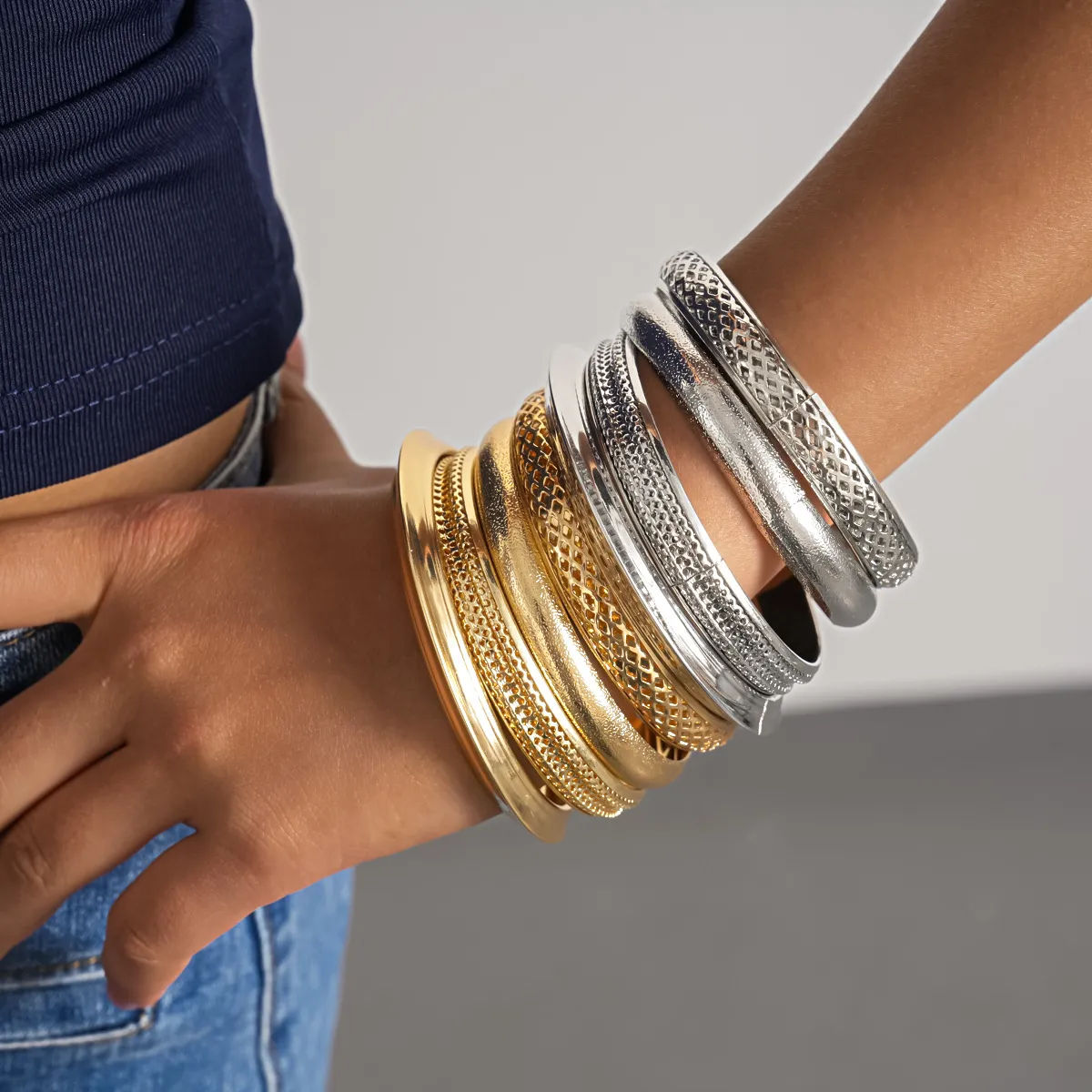 Women Simple Solid Color Metal Circle Bracelet Four-Piece Set