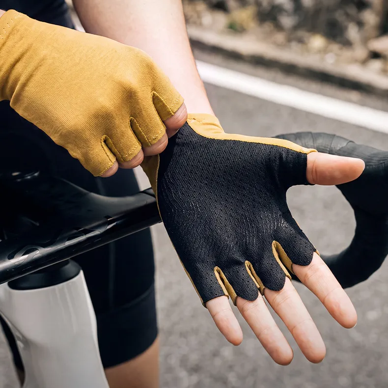 Fashion Quick-Drying Thin Half-Finger Gloves