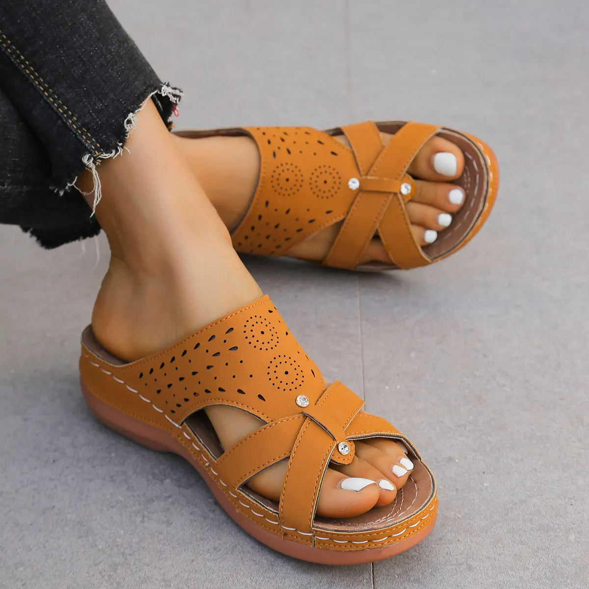 Women Fashion Casual Solid Color Round-Toe Thick Bottom Wedge Slippers