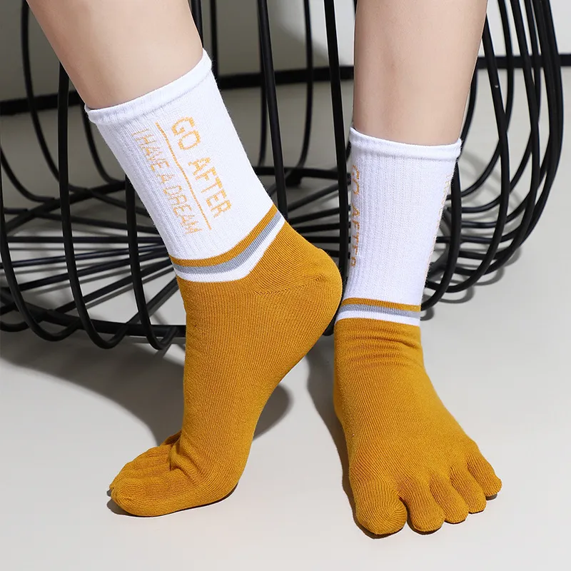 Men Fashion Cotton Mid-Barrel Five-Finger Socks