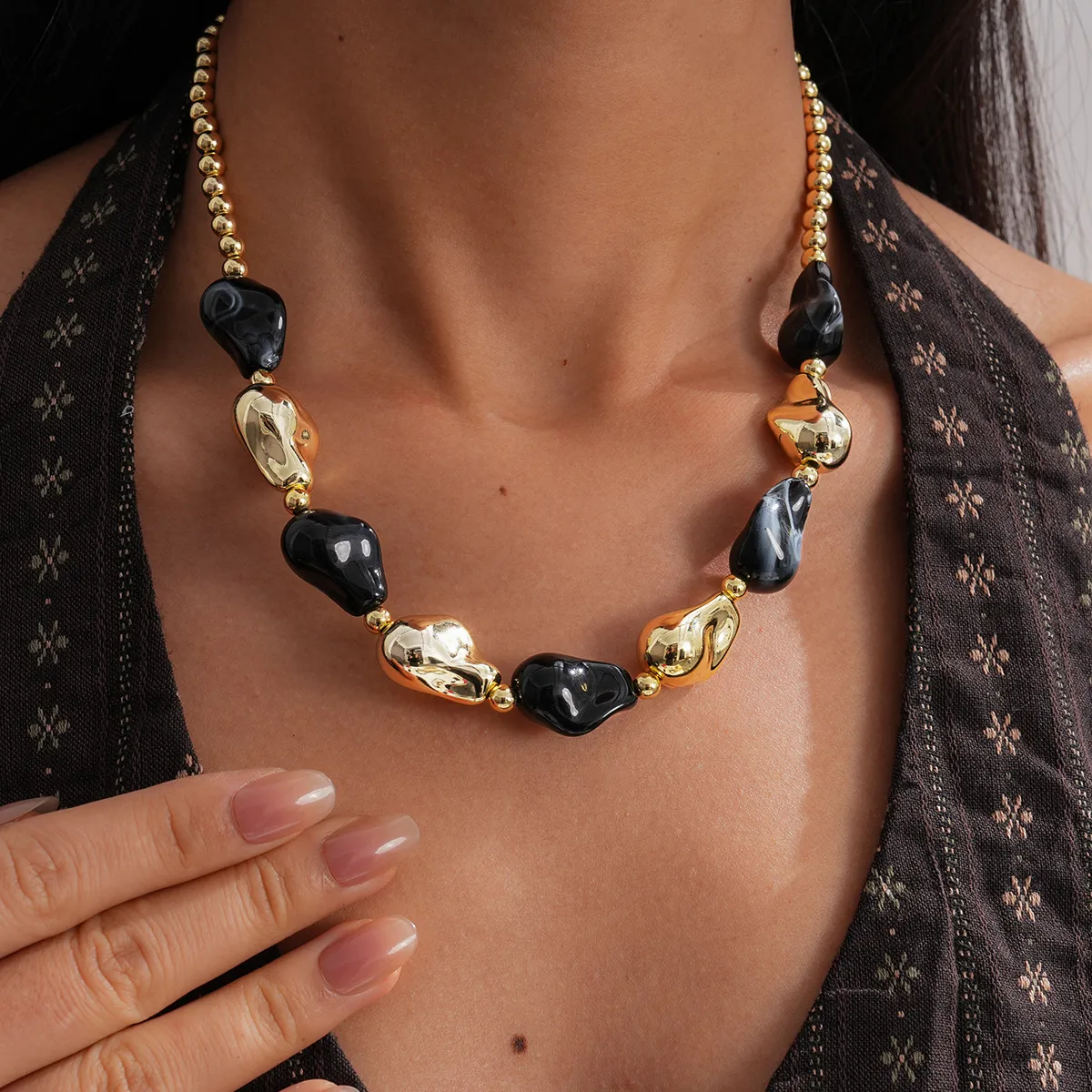 Women Fashion Acrylic Irregular Beaded Necklace