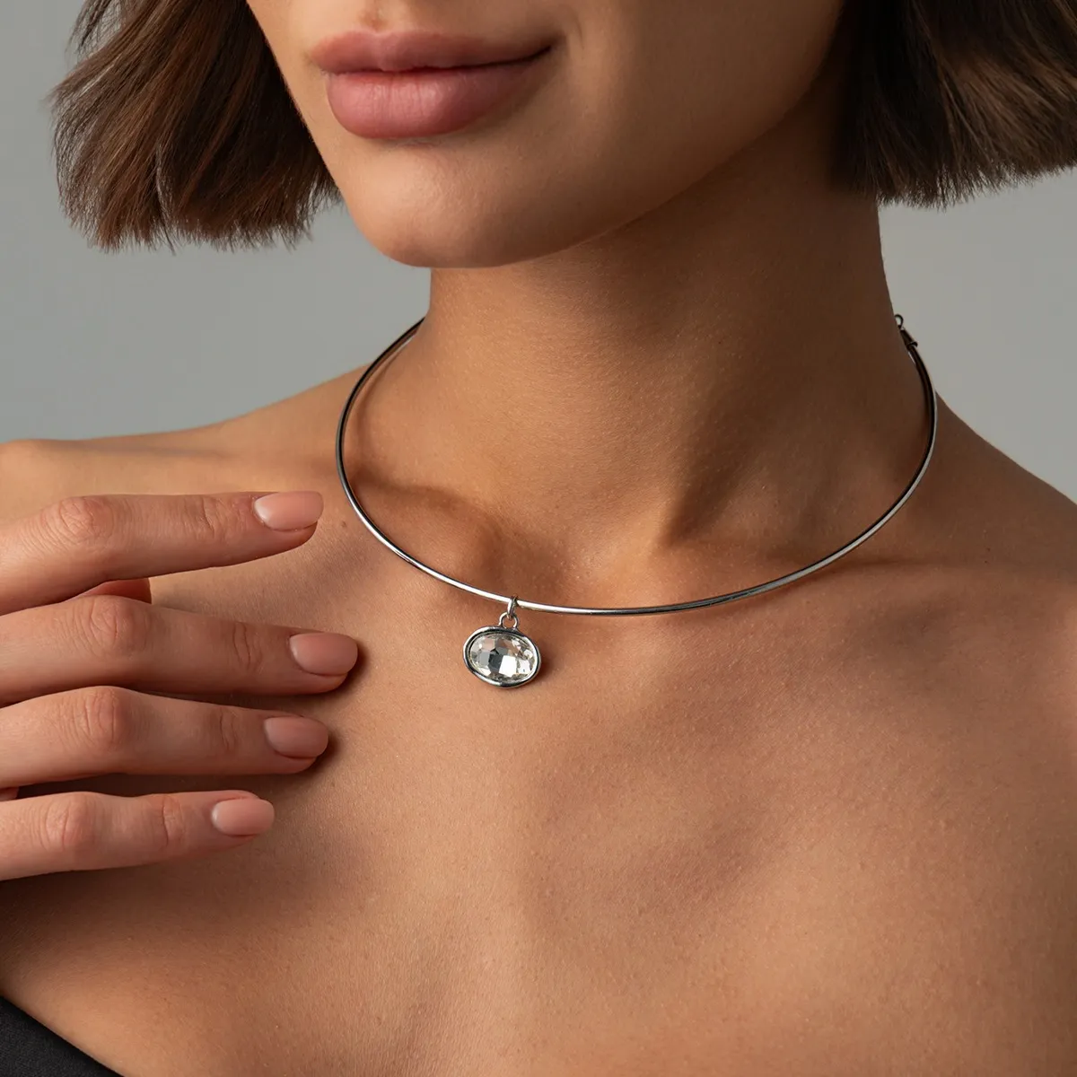 Women Fashion Oval Rhinestone Pendant Collar Necklace