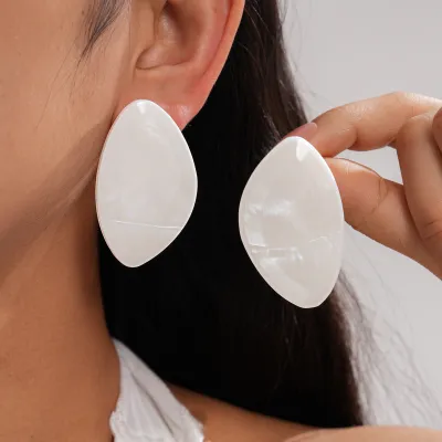Women Fashion Simple Irregular Geometric Resin Earrings