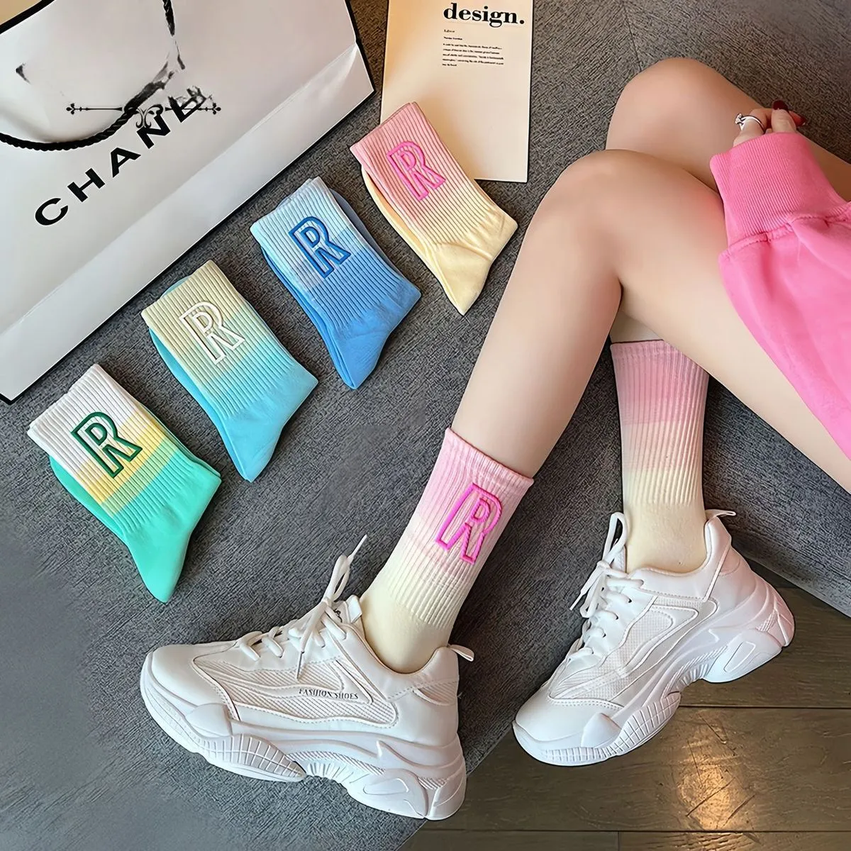 Fashion Gradient Letter R Socks