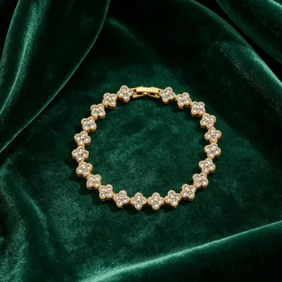 Women Fashion Simple Four-Leaf Clover Zircon Bracelet