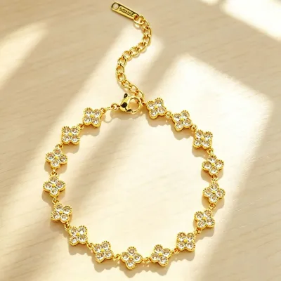 Fashion Rhinestone Four-Leaf Clover Bracelet