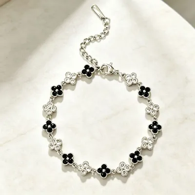 Fashion Rhinestone Four-Leaf Clover Bracelet