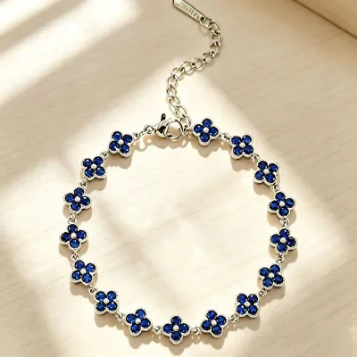 Fashion Rhinestone Four-Leaf Clover Bracelet