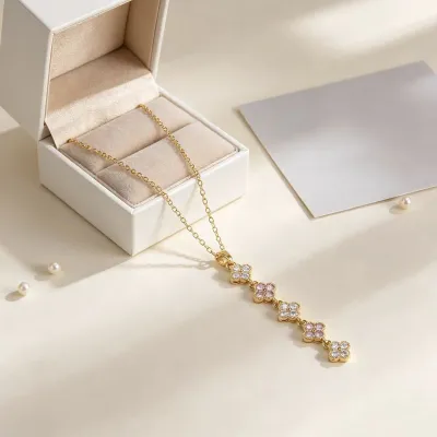 Fashion Rhinestone Four-Leaf Clover Necklace