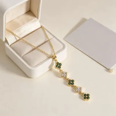 Fashion Rhinestone Four-Leaf Clover Necklace