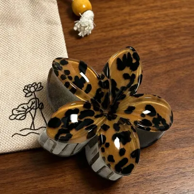 Retro Leopard Floral Grip Clip