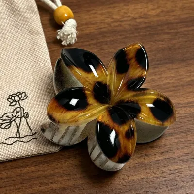 Retro Leopard Floral Grip Clip