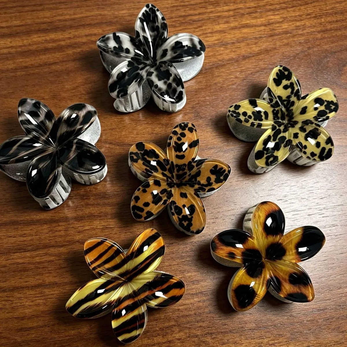Retro Leopard Floral Grip Clip