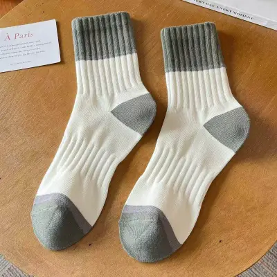 Men'S Fashion Middle Tube Contrast Color Stripe Absorbing Breathable Non-Slip Socks