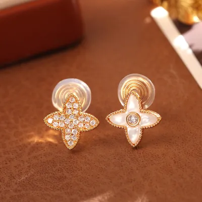 Women Fashion Asymmetric Zircon Natural Fritillaria Four-Leaf Clover Earrings
