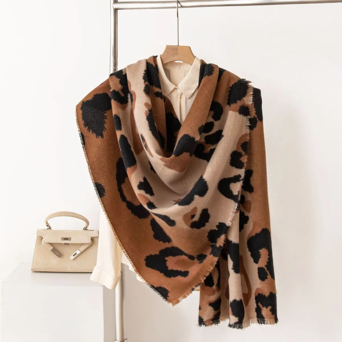 Women Fashion Casual Cashmere Leopard Printed Scarf