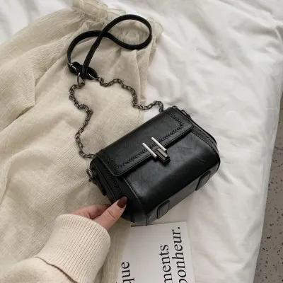 Women Fashion Casual Retro Chain Small Square Shoulder Bag