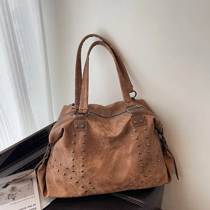 Women Fashion Casual Retro Rivet Large Capacity Shoulder Bag