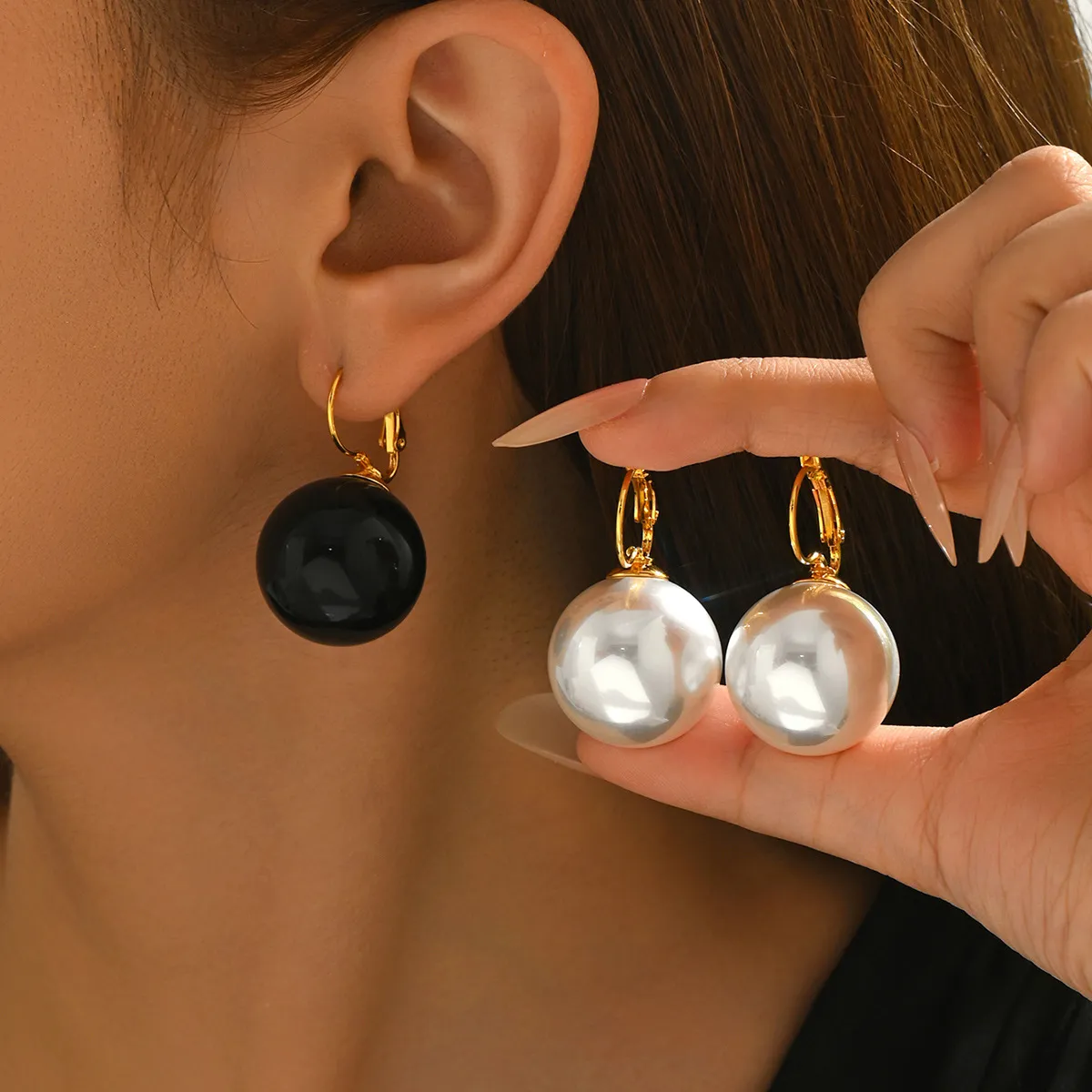 Women'S Fashion Geometric Simple Inlaid Pearl Ear Buckle Earrings