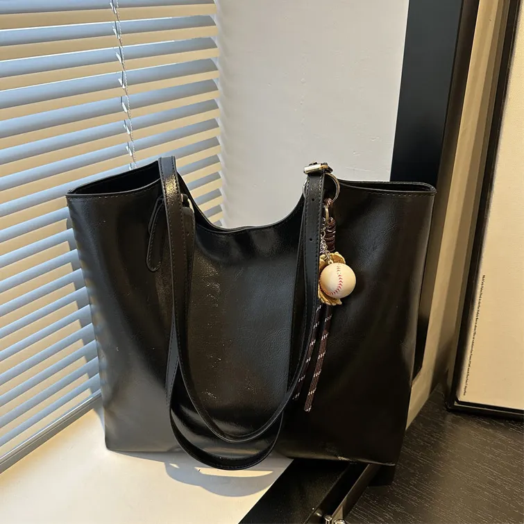 Women Fashion Casual Retro Solid Color Soft Leather Large Capacity Tote Bag