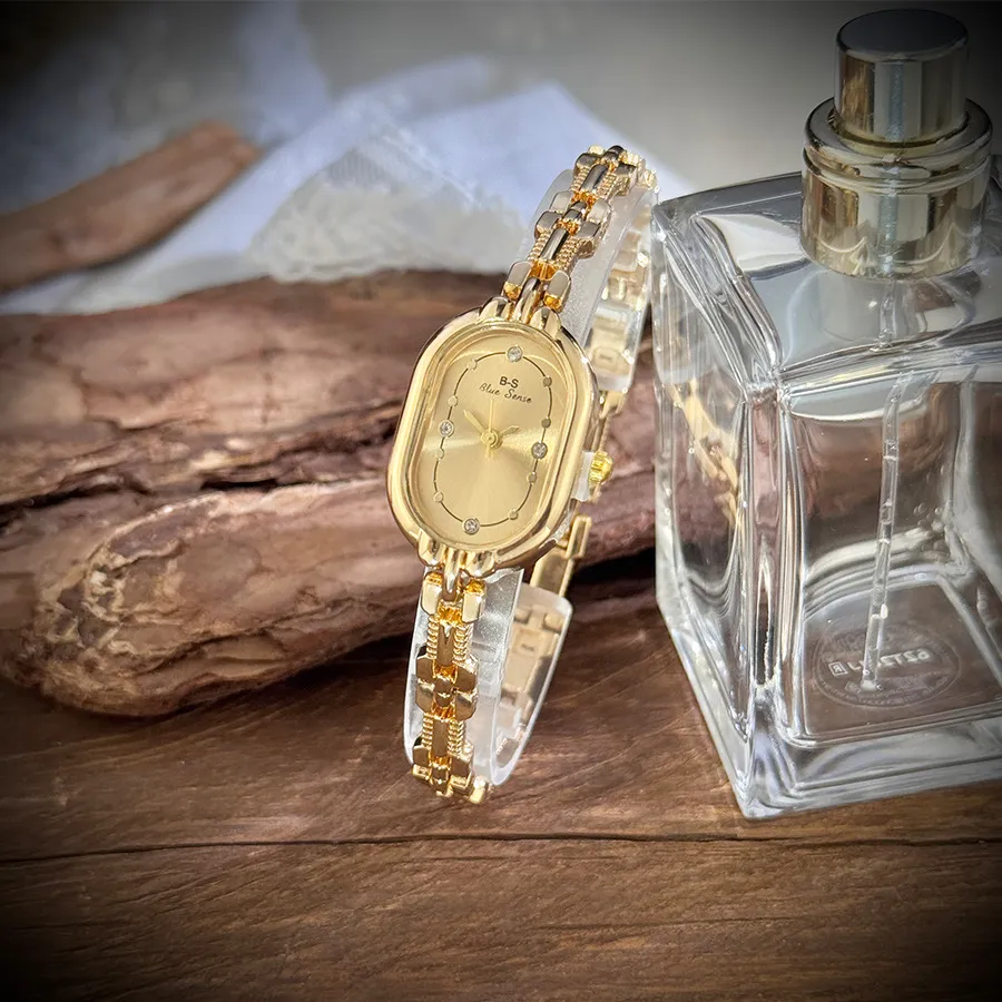 Women Fashion Retro Simple Oval Bracelet Quartz Watch