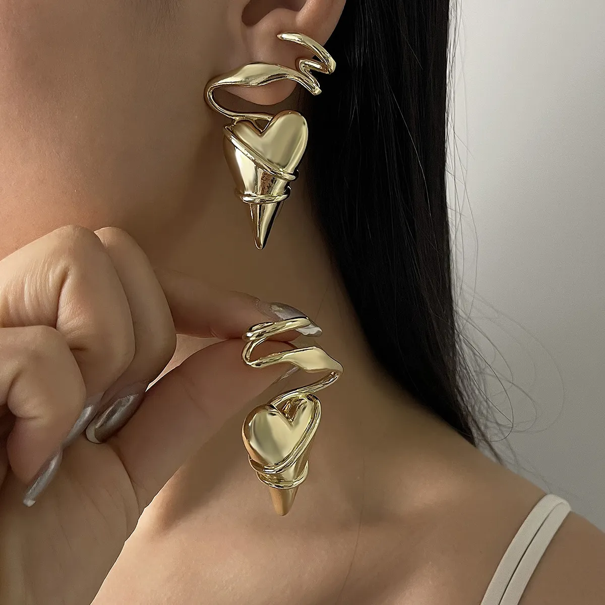Women Fashion Unique Design Geometric Lines Winding Love Thorns Earrings