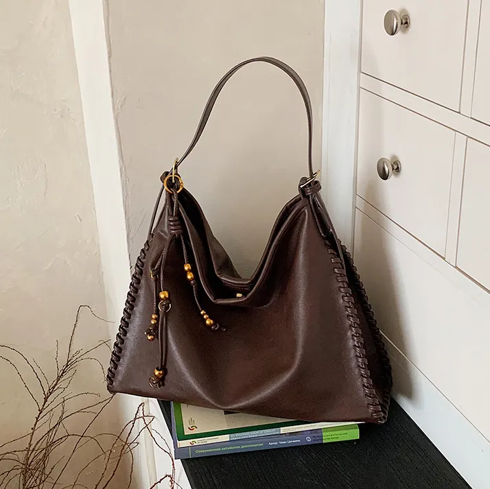 Women Fashion Casual Retro Solid Color Rivet Large Capacity Shoulder Bag