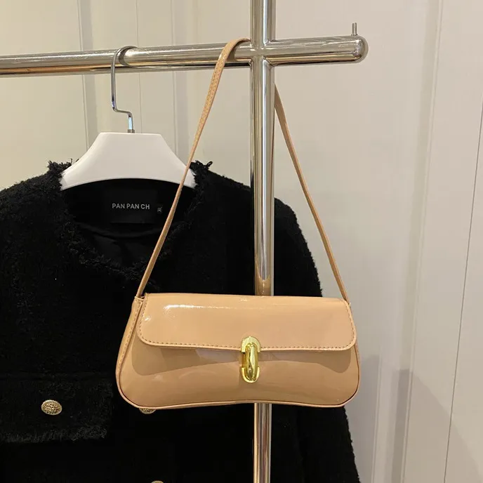 Women Fashion Casual Retro Solid Color Lock Shoulder Bag