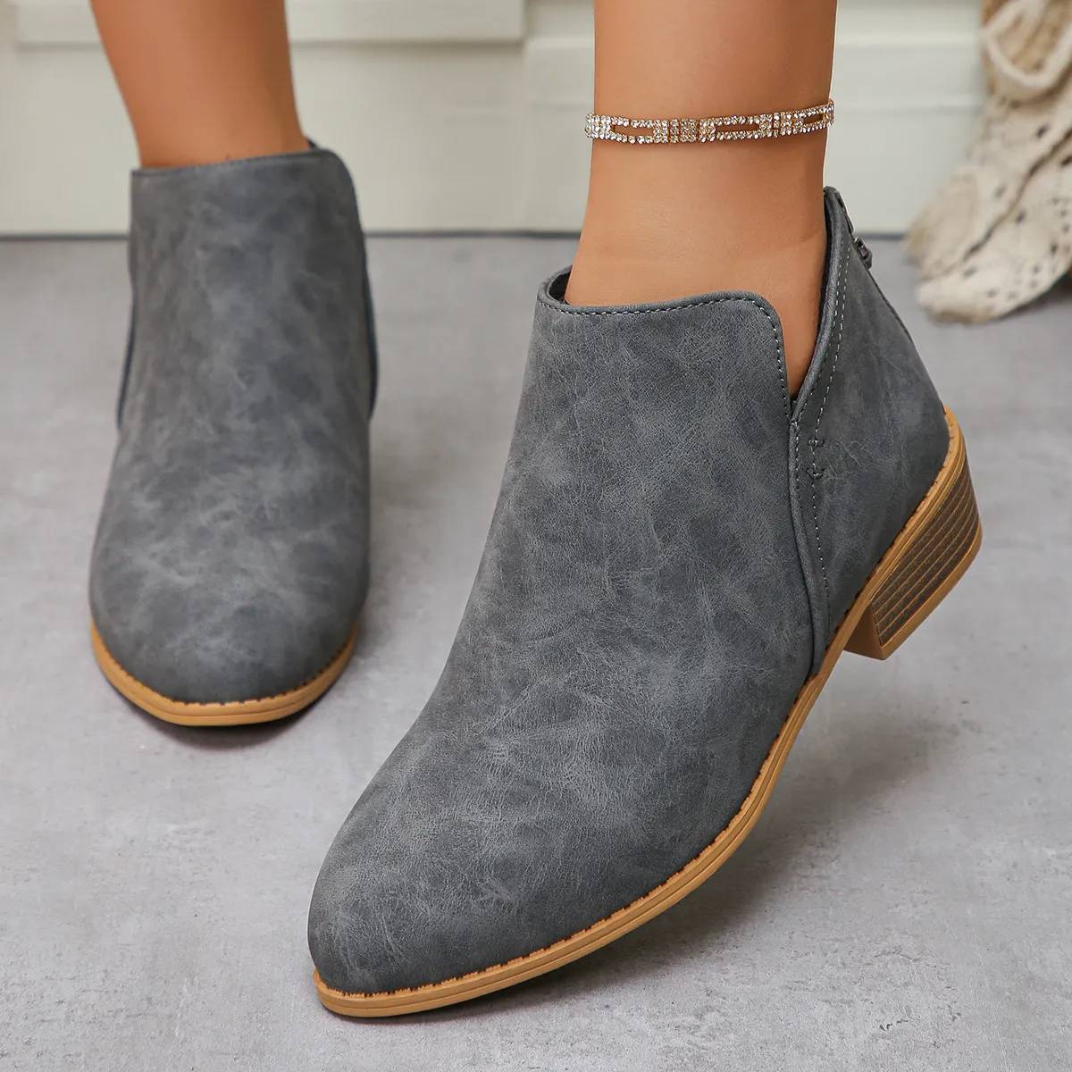 Women Fashion Solid Color Leather Pointed Toe Zipper Boots