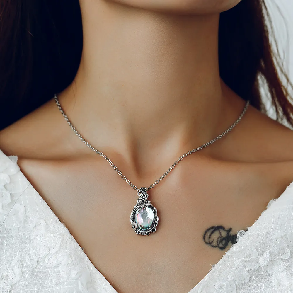 Women Fashion Simple Retro Moonstone Pendant Necklace
