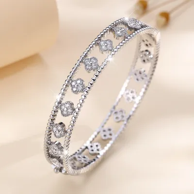 Women Fashion Hollow-Out Four-Leaf Clover Micro-Inlaid Zircon Bracelet