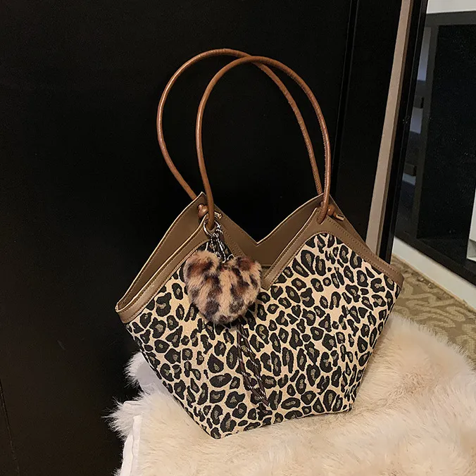 Women Fashion Leopard Print Shoulder Bag