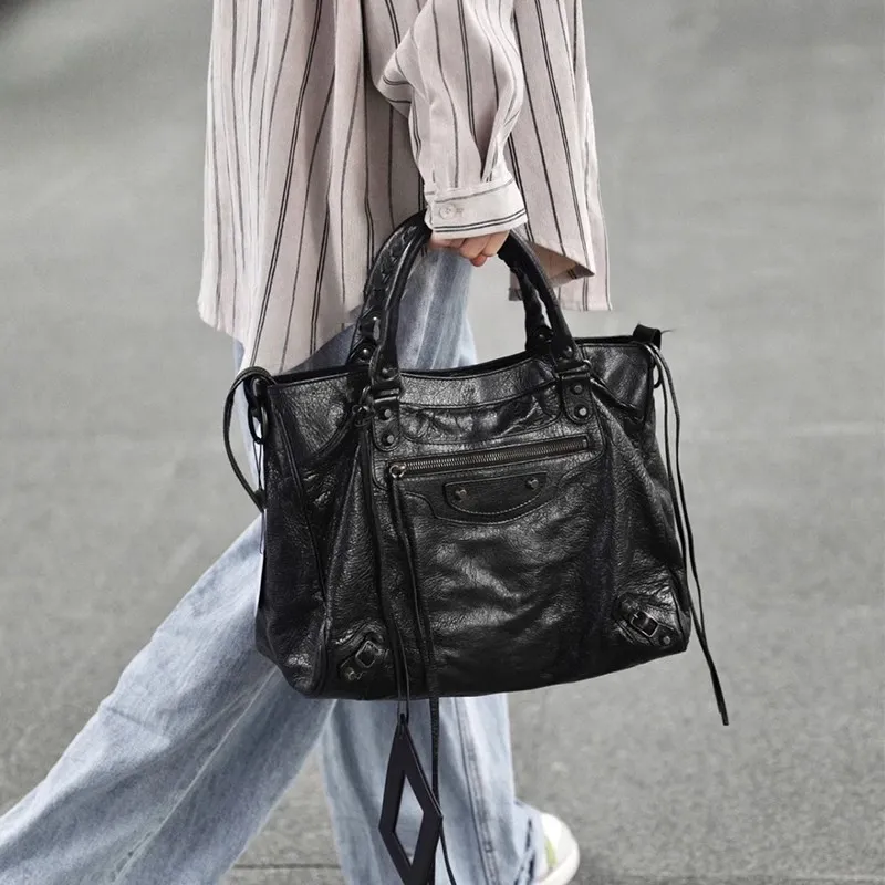 Women Fashion Casual Solid Color Rivet Large Capacity Handbag
