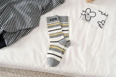 Women Fashion Casual Stripe Cotton Mid-Tube Socks
