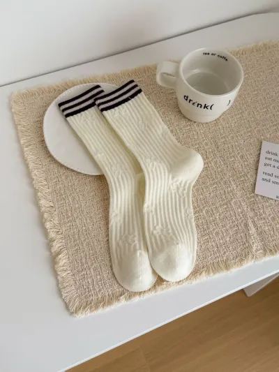 Women Fashion Casual Autumn And Winter Thickened Warm Twist Dark Coffee Stripe Mid-Tube Socks