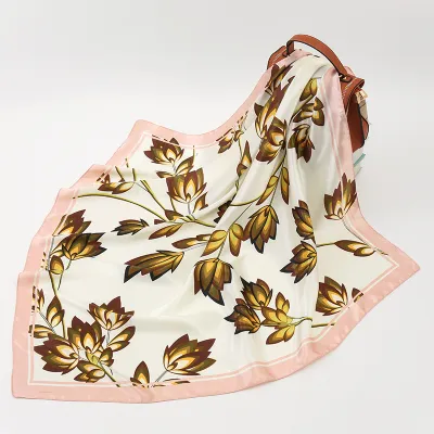 Women Retro Leopard Chain Pattern Square Silk Scarf